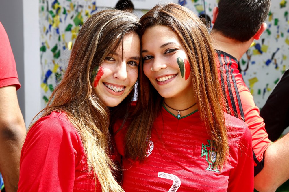 Football World Cup 2014: Beauty-cheerleader