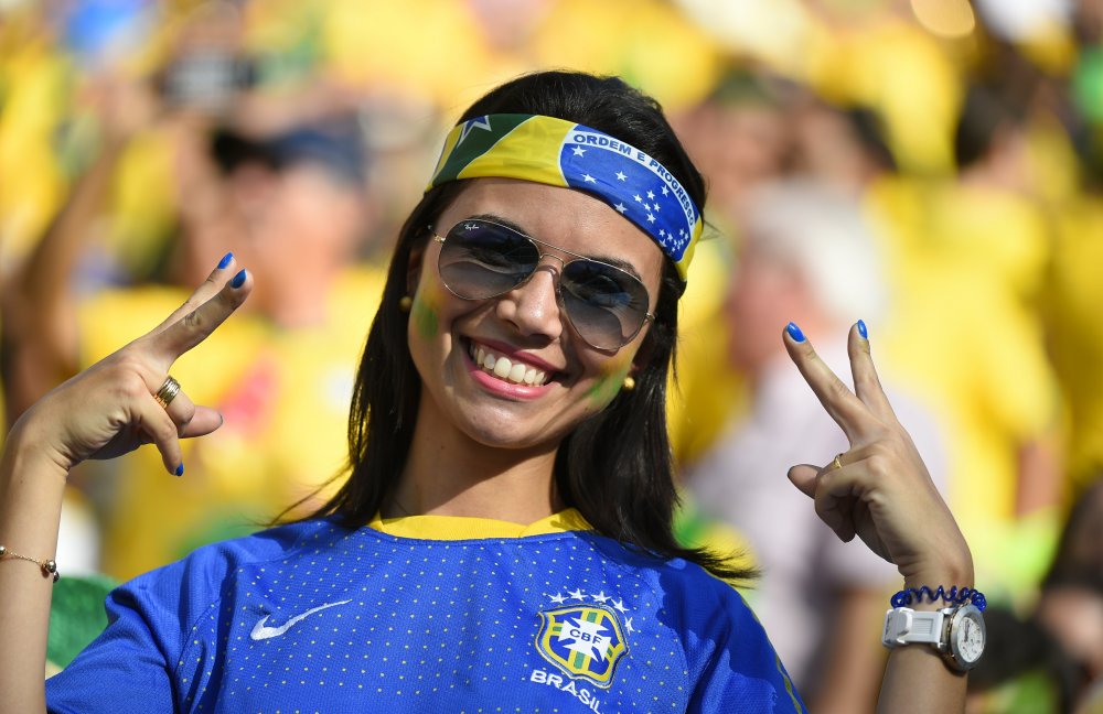 Football World Cup 2014: Beauty-cheerleader