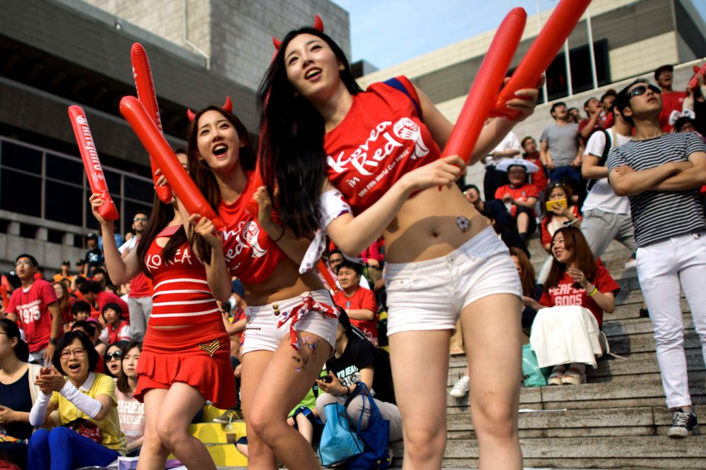 Football World Cup 2014: Beauty-cheerleader