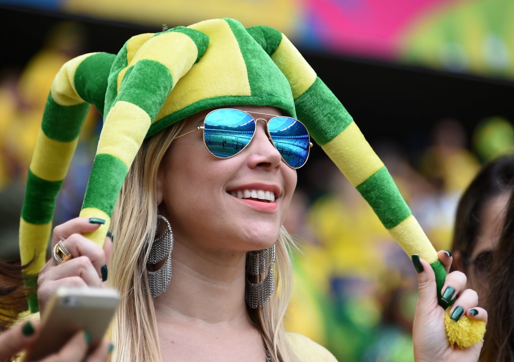 Football World Cup 2014: Beauty-cheerleader