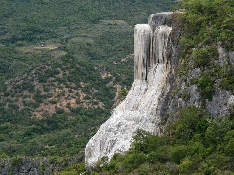 Окаменевшие водопады Йерве эль Агуа