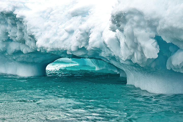 The magical beauty of the Antarctica icebergs