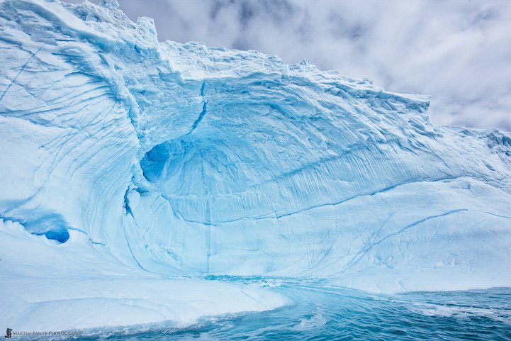 The magical beauty of the Antarctica icebergs