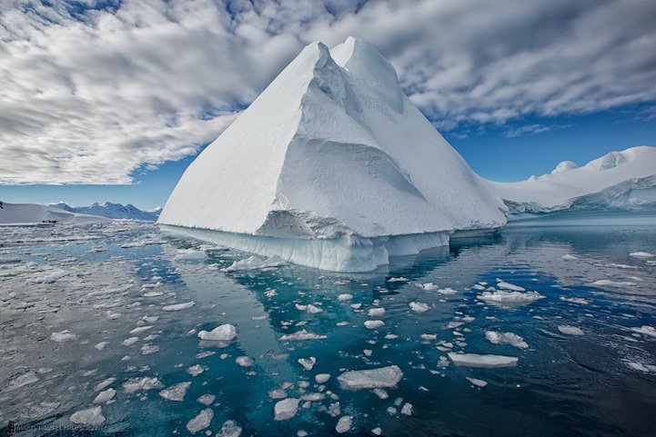 The magic beauty of the Antarctica icebergs