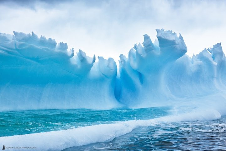 The magical beauty of the Antarctica icebergs