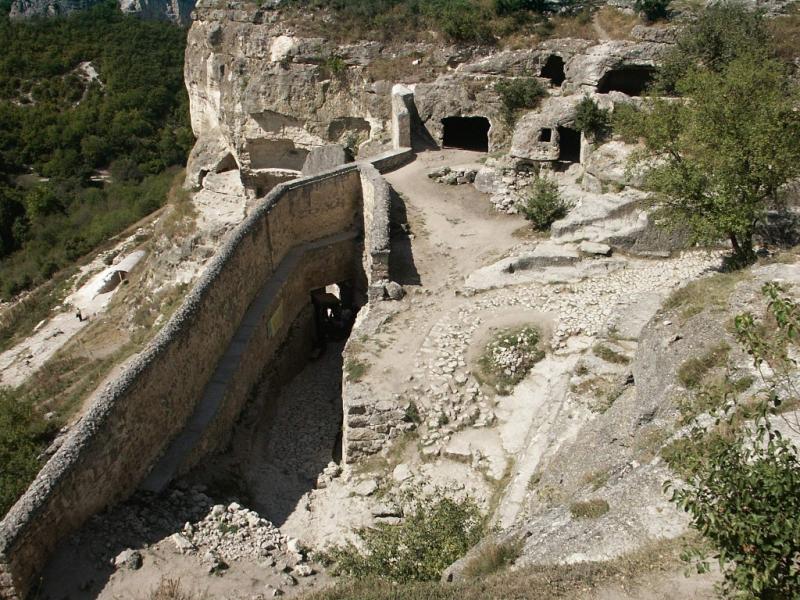 Cave City Mangup-Calais