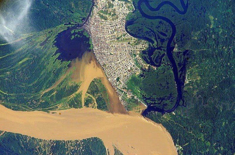 Икитос - самый большой в мире город, куда не добраться по суше