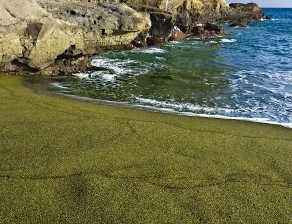 Papakolea's Beach - the Greenest Beach in the World