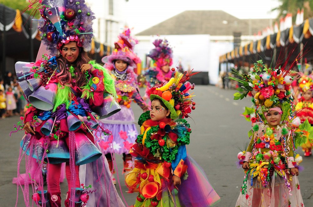 Карнавал моды Jember Fashion Carnaval в Индонезии