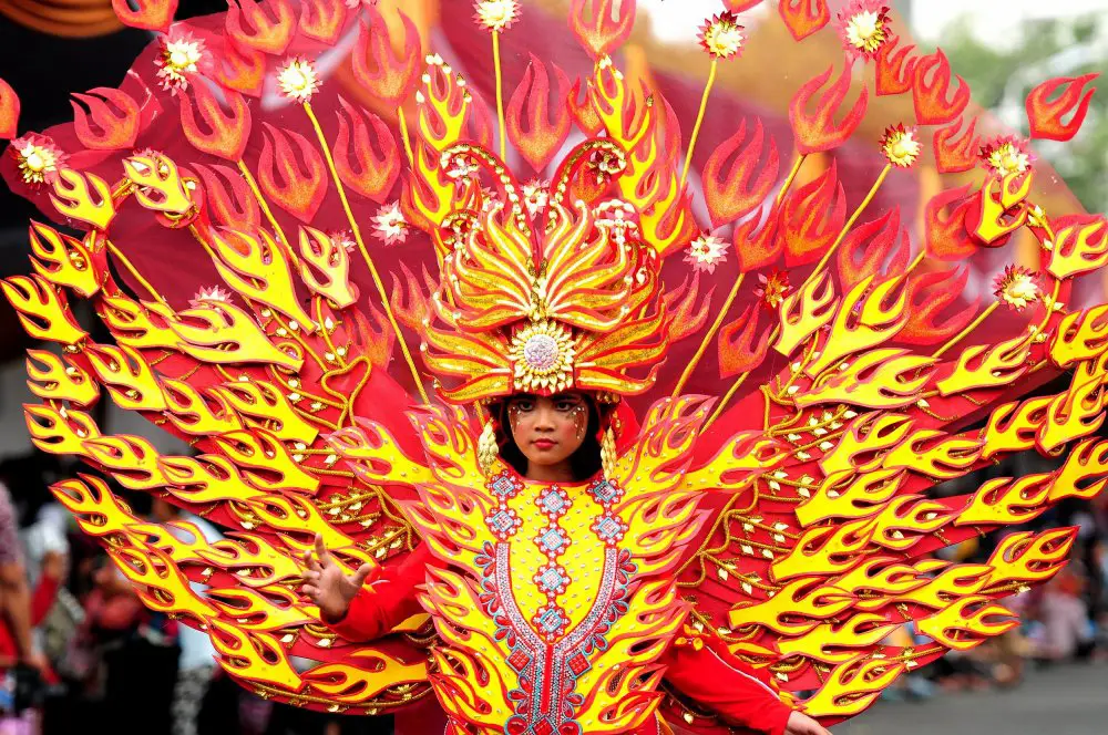 Карнавал моды Jember Fashion Carnaval в Индонезии
