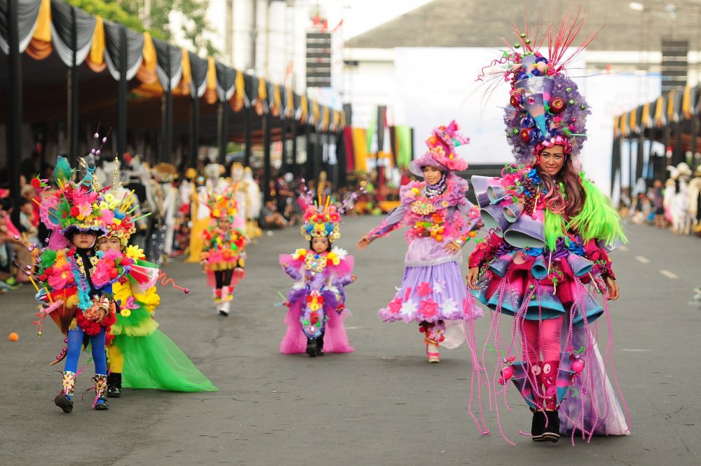 Карнавал моды Jember Fashion Carnaval в Индонезии