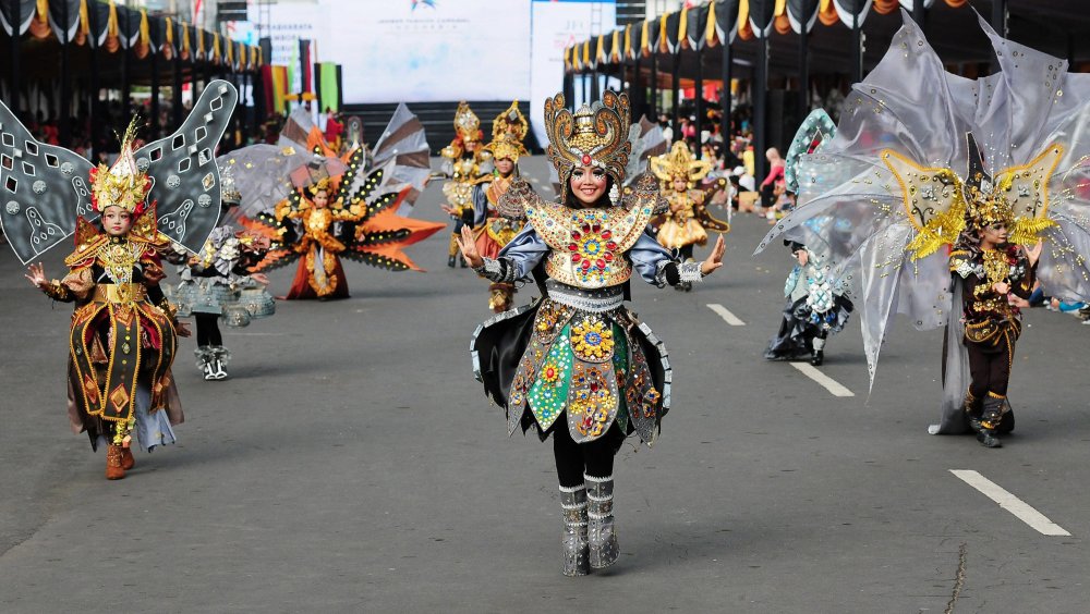 Карнавал моды Jember Fashion Carnaval в Индонезии