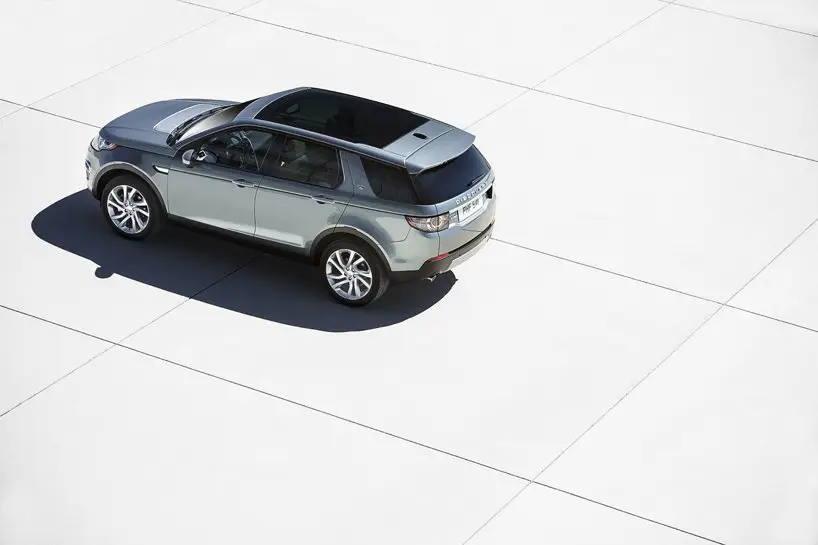 Новый внедорожник Land Rover Discovery Sport