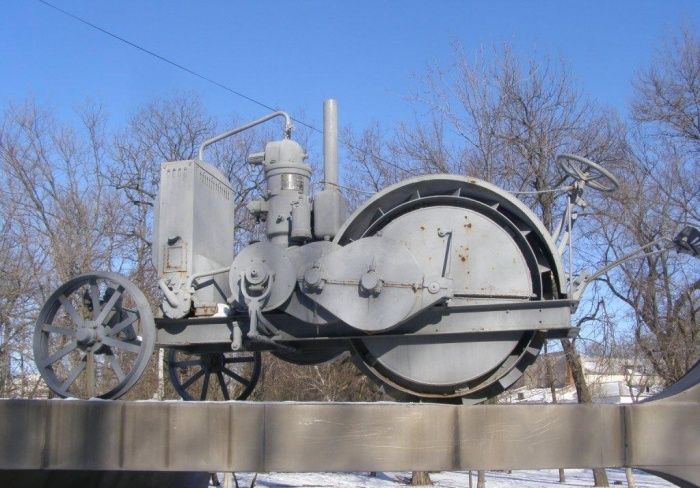 Monument to a tractor, Tokmak