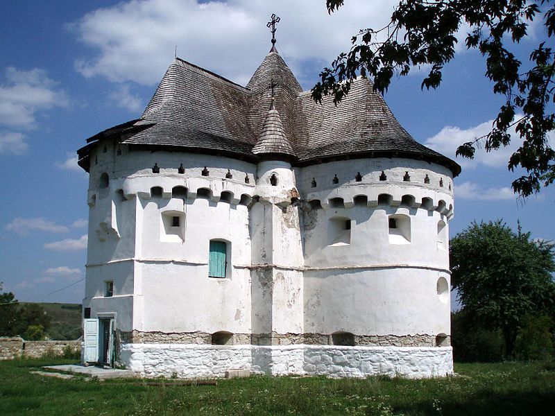 Покровская церковь-замок