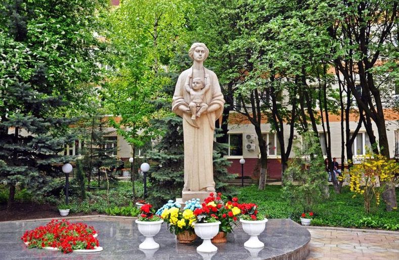 Парк на территории больницы Вишневского, Донецк