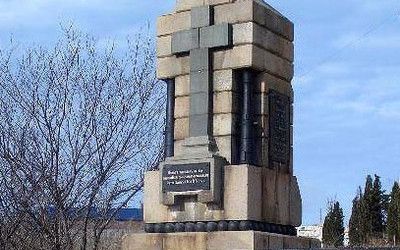 Monument to the heroes of the ship