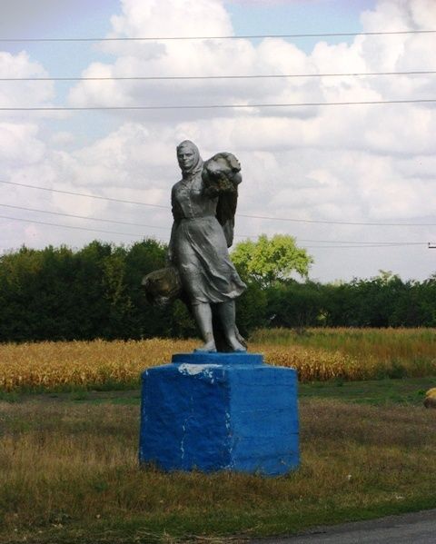  Sculpture of a woman with sheaves, Drab 