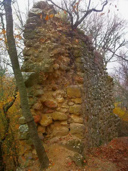 Руины крепости Керменчик