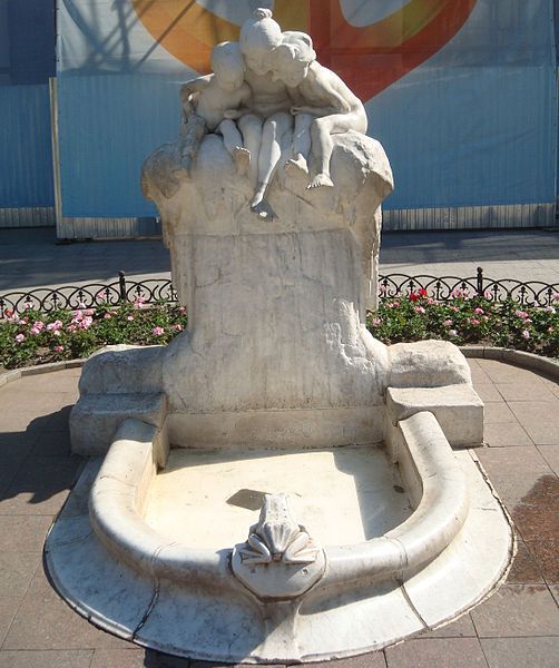 Скульптура-фонтан «Молодость» («Дети и лягушка»)