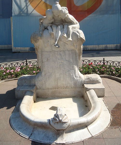 Fountain sculpture