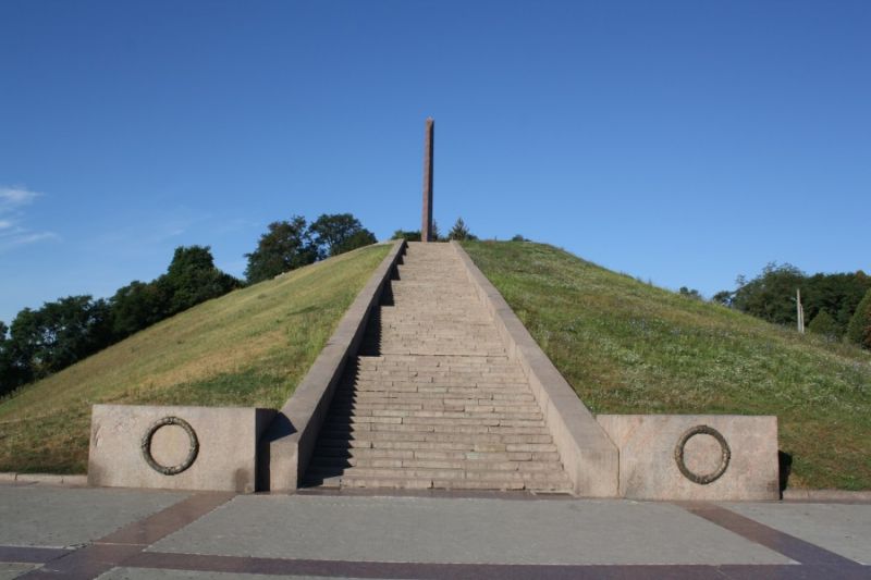 Obelisk and Eternal Fire, Chernigov