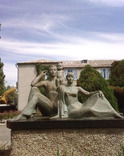 Monument to the family, Berdyansk