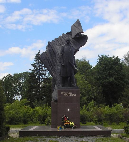 Памятник Степану Бандере, Тернополь
