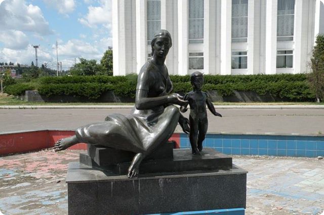 Памятник Матери-одиночке