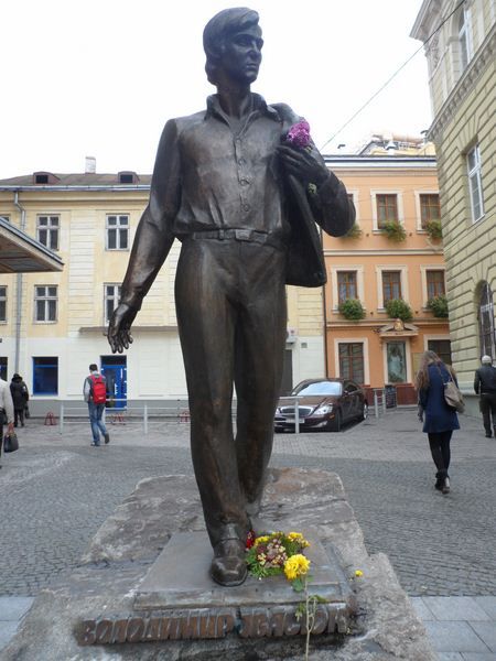 Monument to V. Ivasiuk