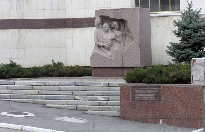 Monument to medical workers-underground workers