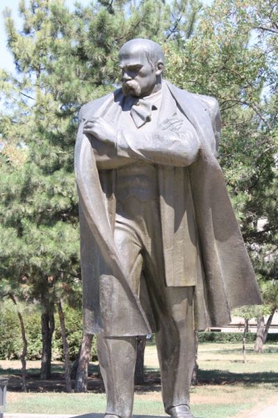  Monument to T. Shevchenko, Nikolaev 