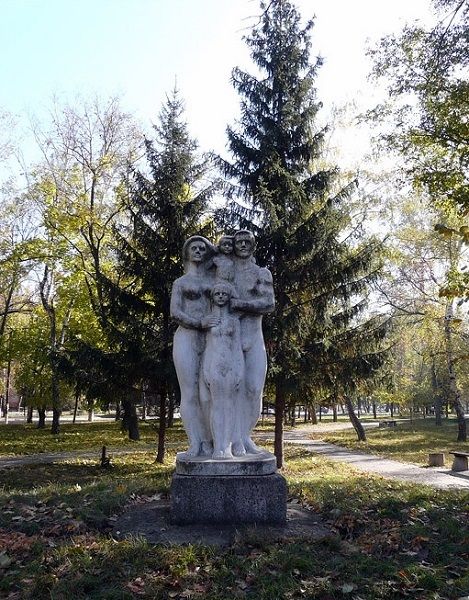 Пам'ятник сім'ї, Чутове