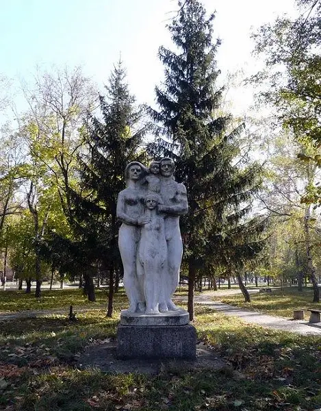 Памятник семье, Чутово