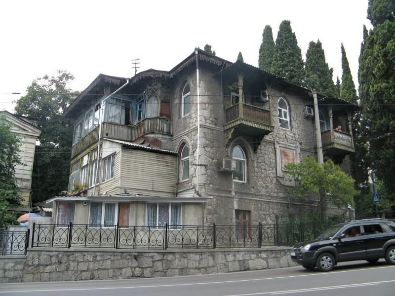 Villa Omuur (Chekhov Museum)