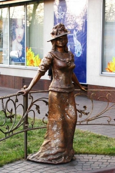 Памятник Проне Прокоповне (Девушке 18-19 века), Черкассы