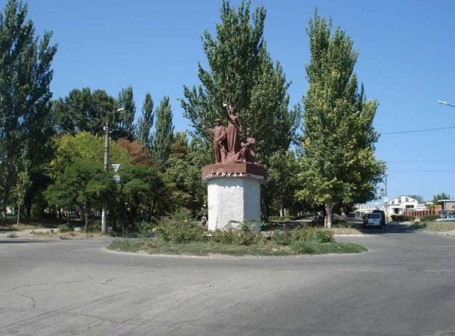Памятник Слава героям труда, Днепрорудное