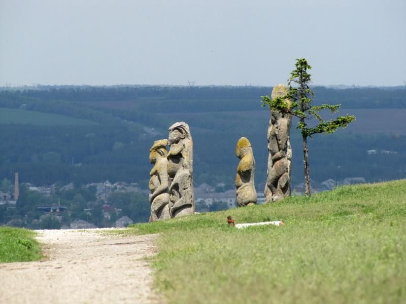 Mount Kremenets, Raisins