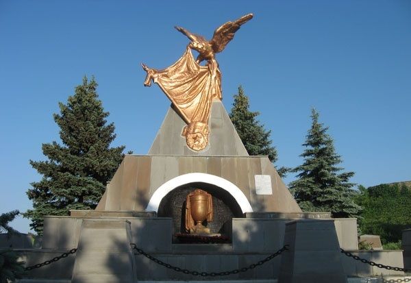 Меморіальний комплекс« Гостра могила » , Луганськ 