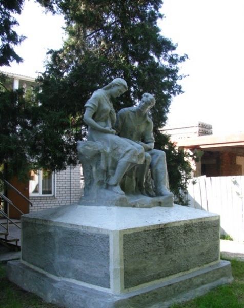 The Sculpture of Lovers, Dare