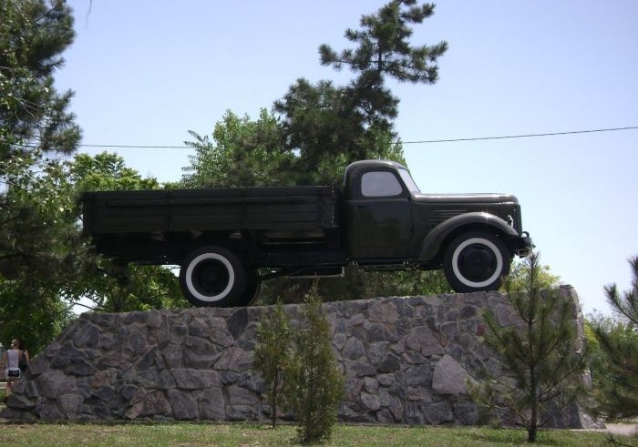 Monument to motorists, Berdyansk