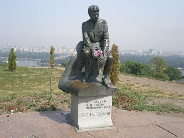 Памятник Быкову, Киев