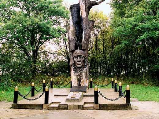 Oak of Kamyshev, Svyatogorsk