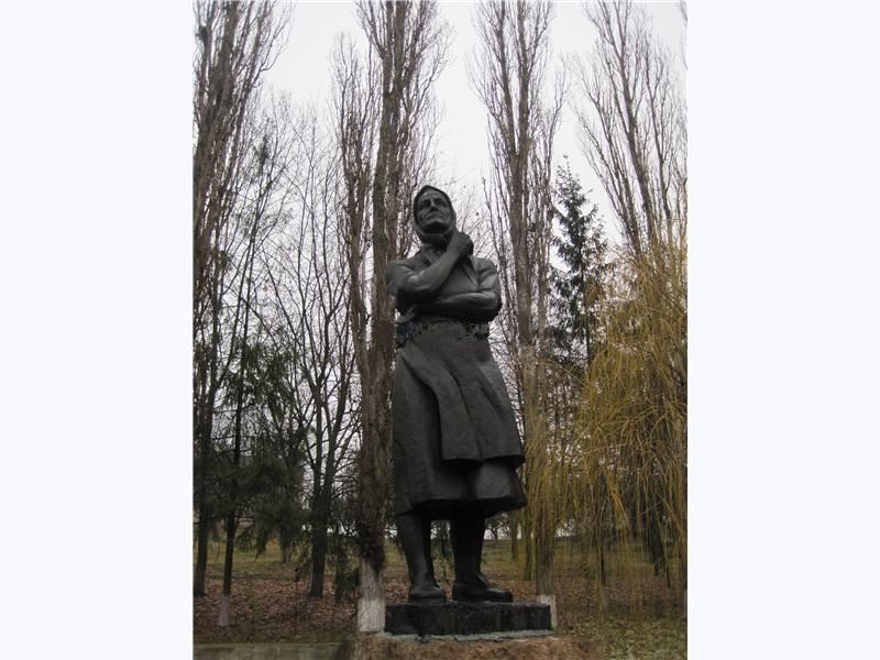 Mother's Monument in Brovage