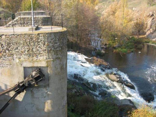 The dams of Steblevskaya HPP