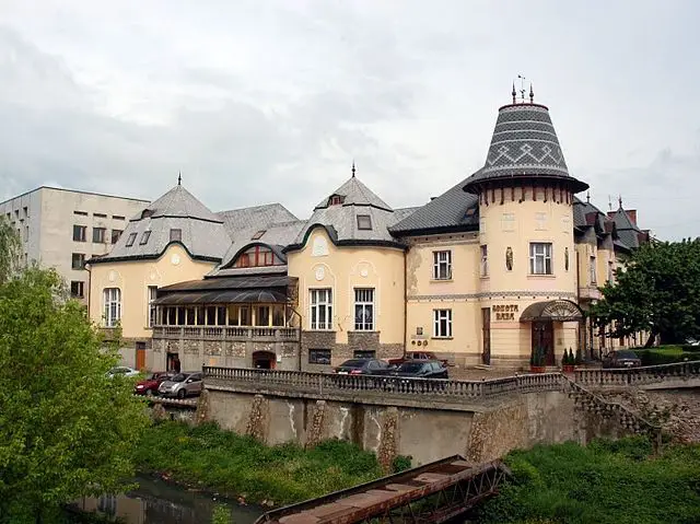 Казино Берег (Золотой павлин)