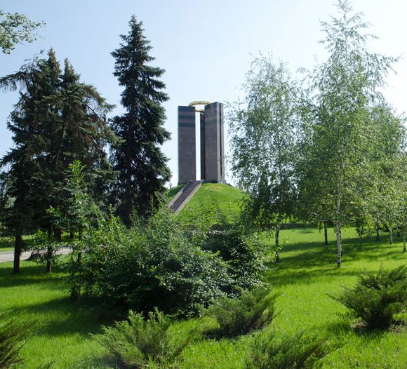 Мемориал «Жертвам фашизма» в парке Славянской культуры и письменности
