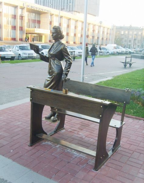  Monument to the Teacher, Zaporozhye 