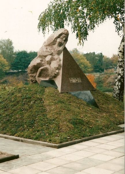 Пам'ятник жертвам фашизму