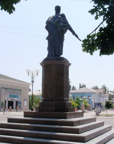  Monument to Count Vorontsov, Berdyansk 